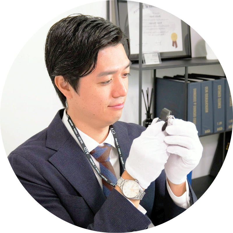 GIA鑑定士の写真