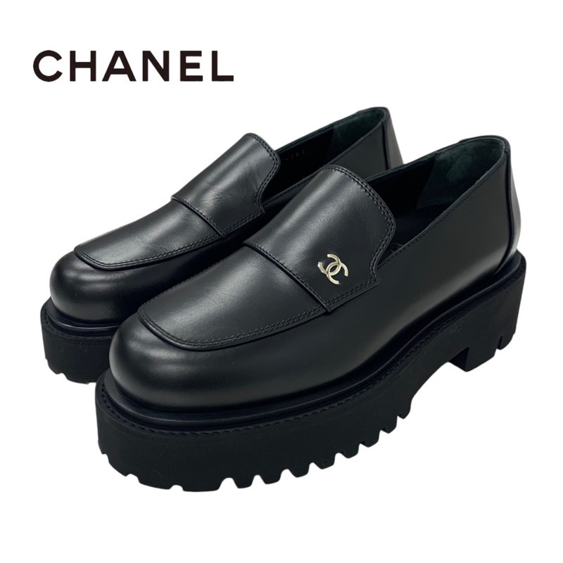 投稿記事「シャネル レザー ココマーク ローファー 厚底 ブラックを買取しました！」の商品画像