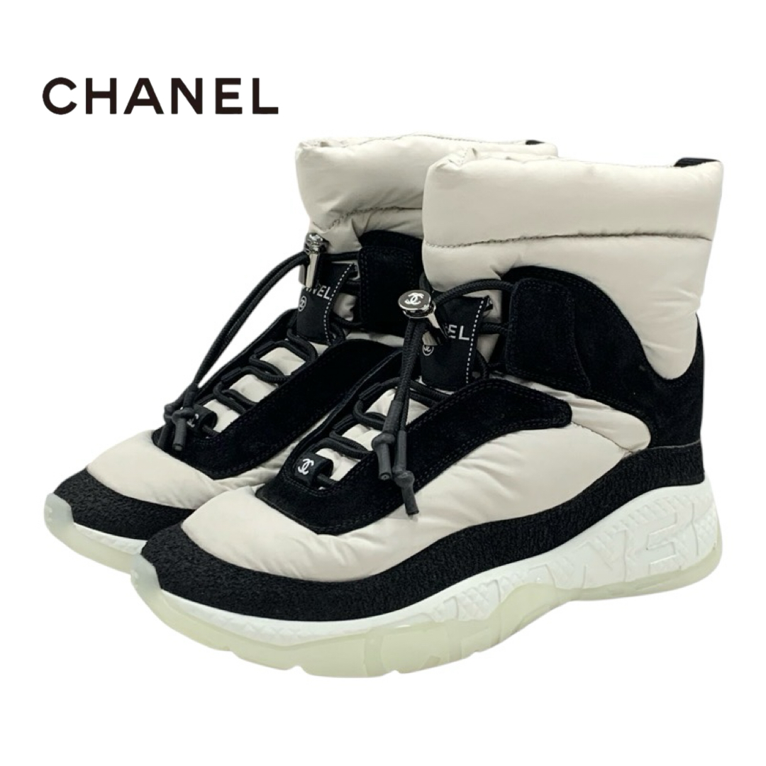 投稿記事「シャネル ナイロン スエード ココマーク ロゴ ショートブーツ グレー ブラックを買取しました！」の商品画像