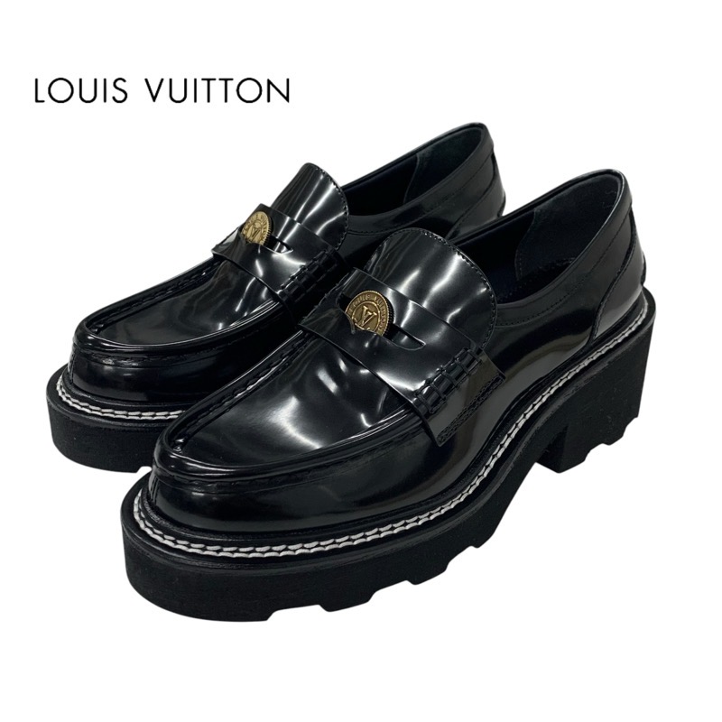 投稿記事「ルイヴィトン LVボブール ロゴ レザー ローファー ブラックを買取しました！」の商品画像