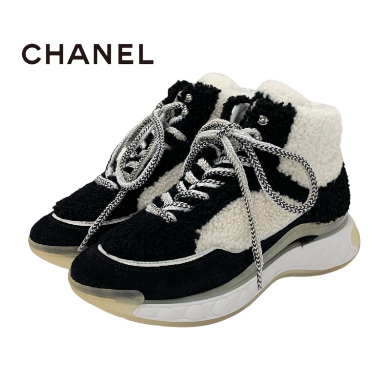 投稿記事「シャネル ロゴ ムートン スエード マトラッセ スニーカー バイカラーを買取しました！」の商品画像