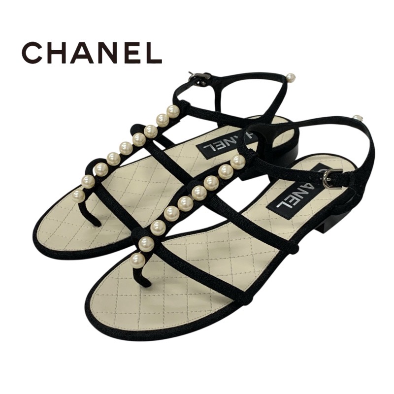 投稿記事「シャネル ココマーク スエード パール ストラップ トングサンダル ブラックを買取しました！」の商品画像