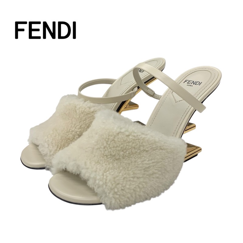 投稿記事「フェンディ ファースト レザー ムートン メタルヒール サンダル アイボリーを買取しました！」の商品画像