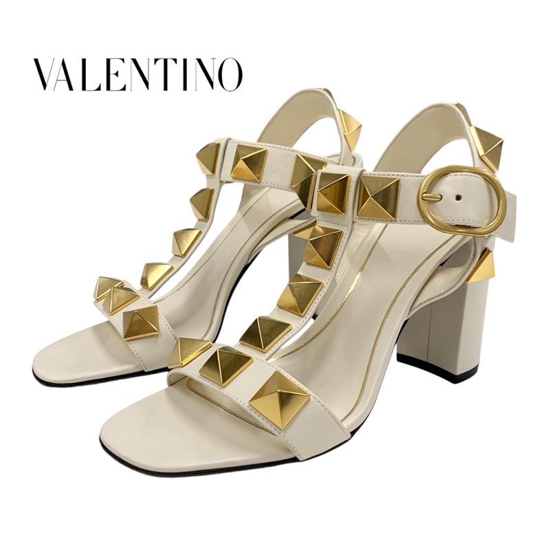投稿記事「ヴァレンティノ ローマンスタッズ レザー サンダル アイボリーを買取しました！」の商品画像