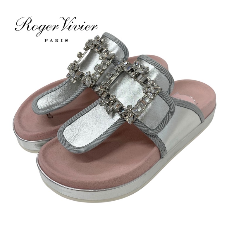 投稿記事「ロジェヴィヴィエ レザー ストラスバックル ビジュー サンダル シルバーを買取しました！」の商品画像