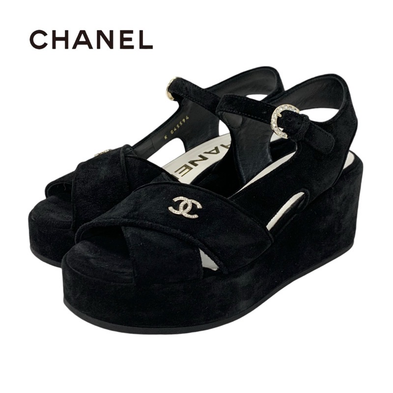 投稿記事「シャネル スエード ココマーク ラインストーン サンダル ブラックを買取しました！」の商品画像