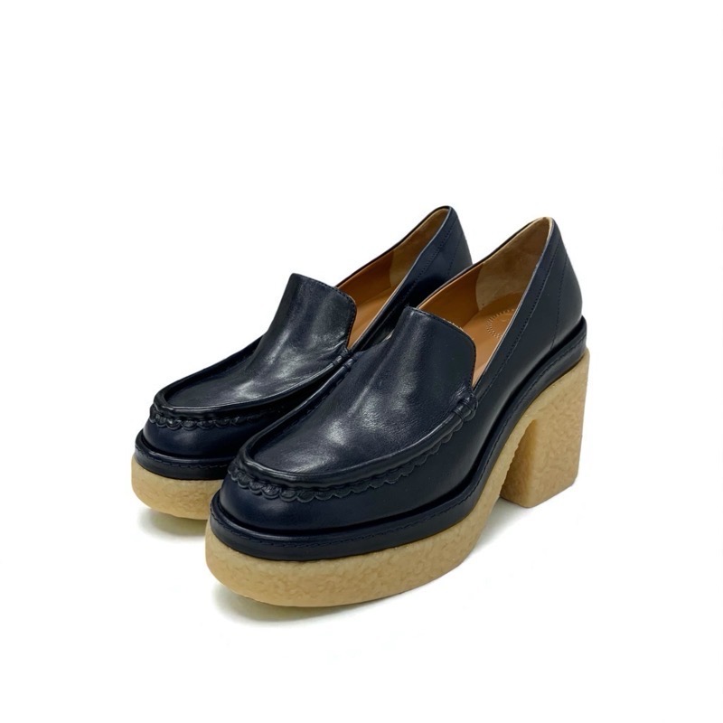 投稿記事「クロエ レザー クレープソール 厚底 ローファー ダークネイビーを買取しました！」の商品画像