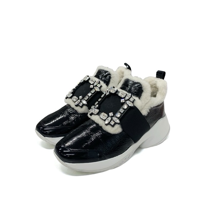 投稿記事「ロジェヴィヴィエ ヴィヴラン シャーリング パテント ムートン ストラスバックル スニーカー ブラックを買取しました！」の商品画像