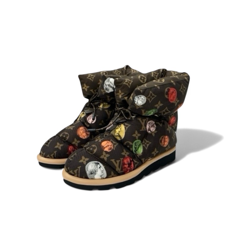 投稿記事「ルイヴィトン フォルナセッティ ピローライン ナイロン モノグラム アンクルブーツ ブラウン マルチカラーを買取しました！」の商品画像