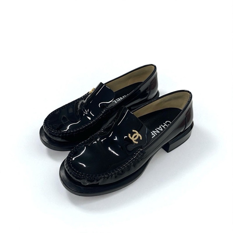 投稿記事「シャネル ココマーク パール パテント ローファー ブラックを買取りしました！」の商品画像