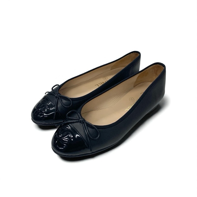 投稿記事「シャネル ココマーク レザー パテント リボン フラットシューズ ブラックを買取しました！」の商品画像