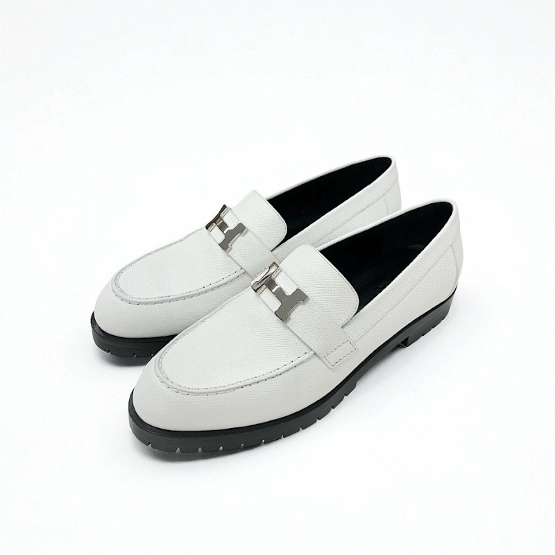 投稿記事「エルメス フォーブル H金具 レザー ローファー ホワイトを買取しました！」の商品画像