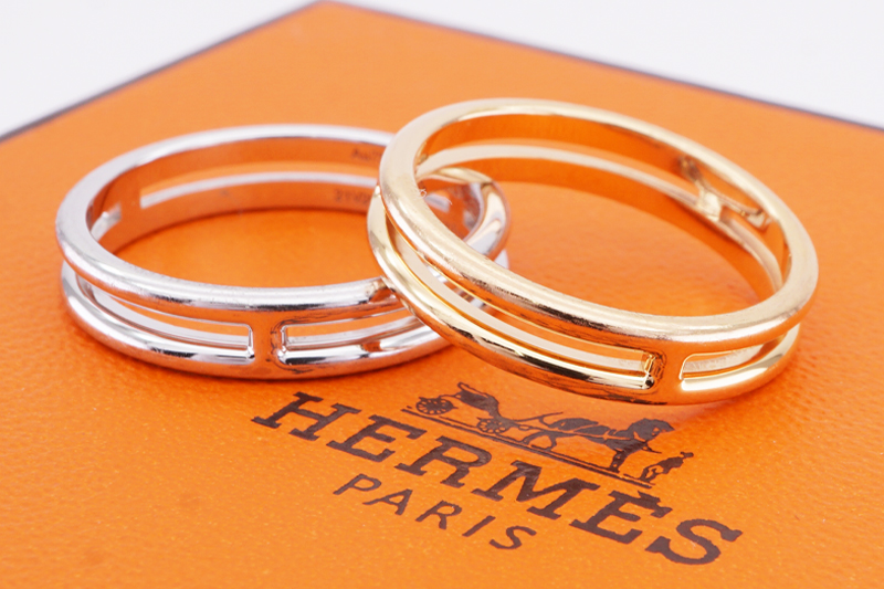 投稿記事「エルメス アリアンヌ ペア リングを買取しました！」の商品画像