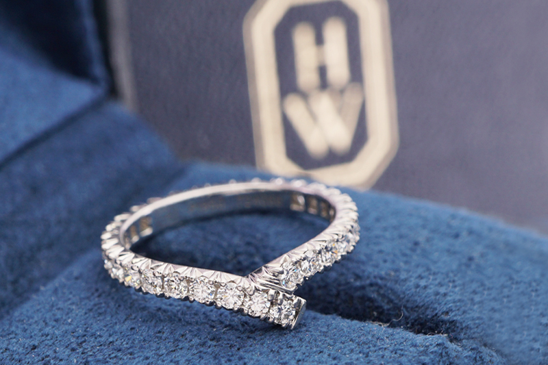 投稿記事「ハリーウィンストン リボンバンド ダイヤリング を買取しました！」の商品画像