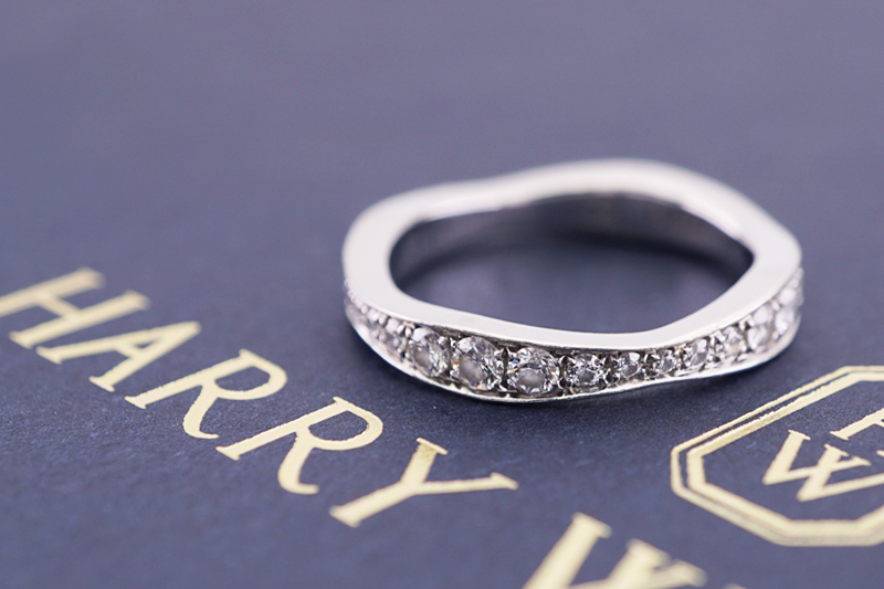 投稿記事「ハリーウィンストン パヴェウェーブ・バンドリングを買取しました！」の商品画像