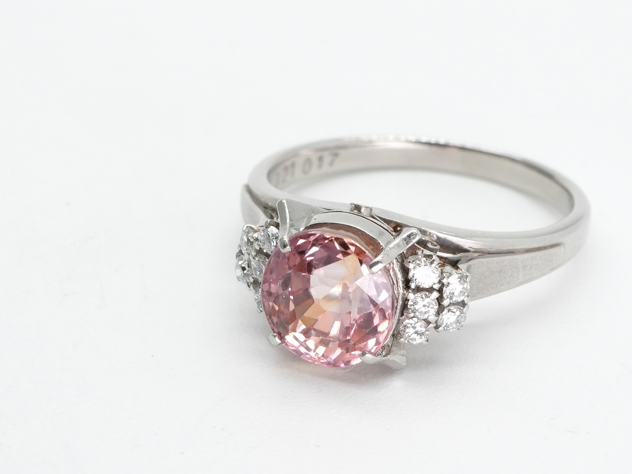 投稿記事「パパラチア サファイア ダイヤ リング pt900 3.21ct 0.17ctを買取しました！」の商品画像