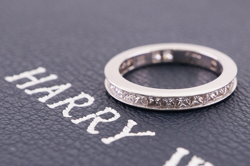 投稿記事「ハリーウィンストン フルエタニティ プリンセス チャネルセット ダイヤリング を買取しました！」の商品画像