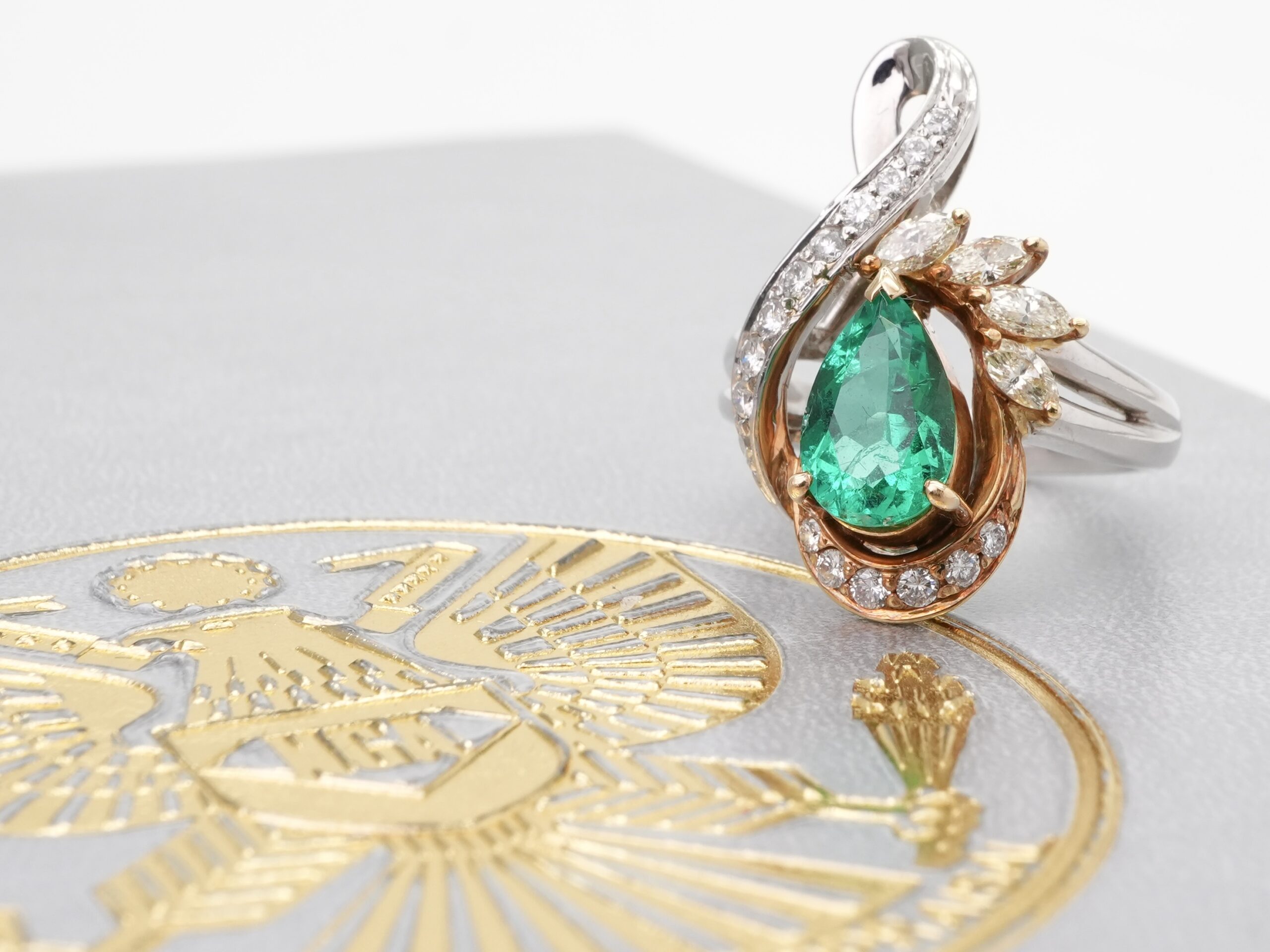 投稿記事「エメラルド ダイヤ リング Pt900/K18 1.73ct D0.75ct を買取しました！」の商品画像