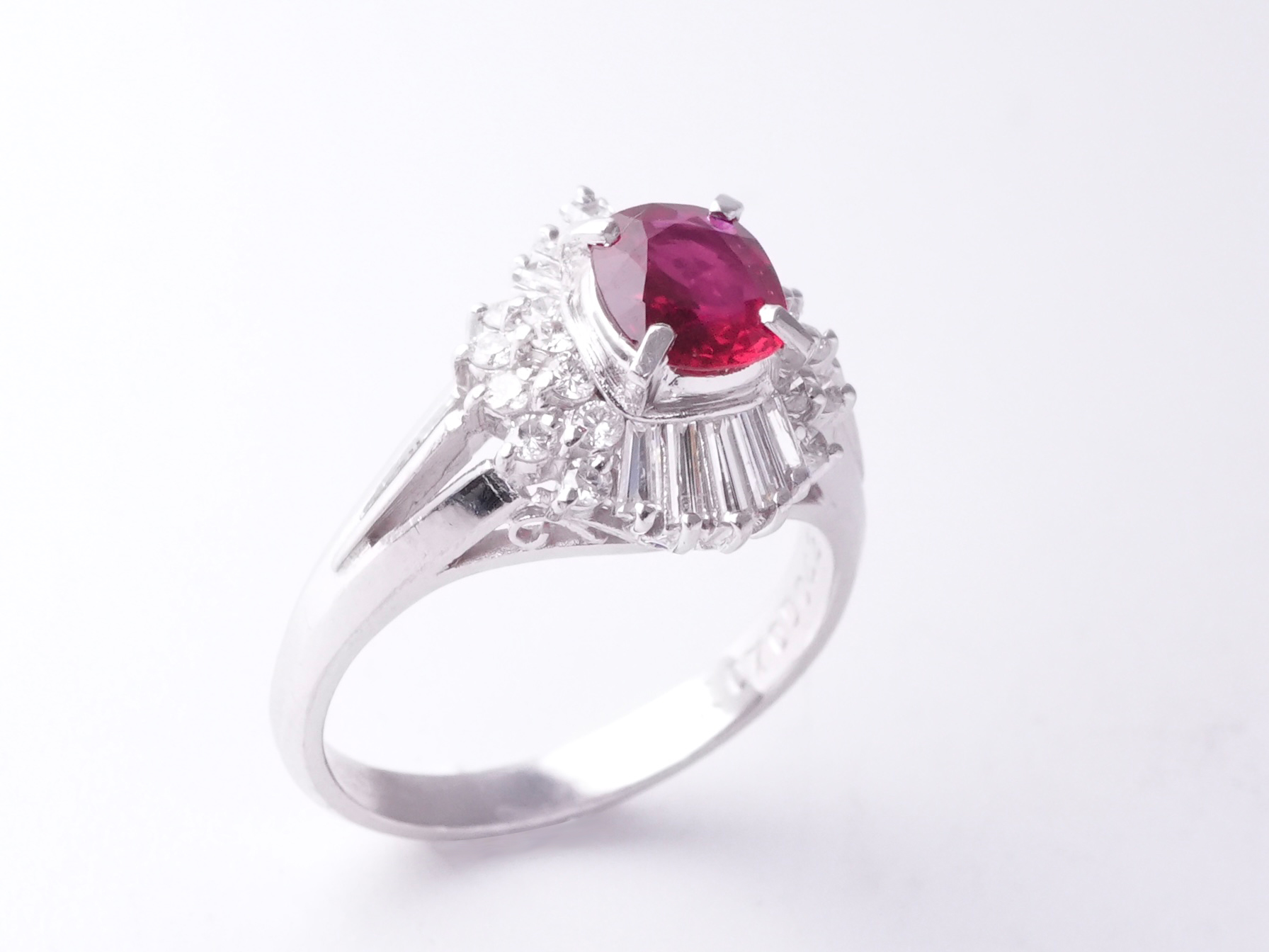 投稿記事「ルビー ダイヤ リング Pt900 0.7ct D0.42ct を買取しました！」の商品画像