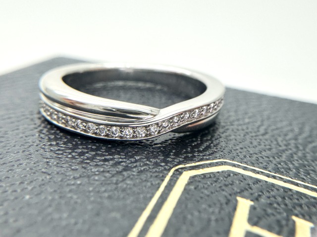 投稿記事「ハリーウィンストン トリスト ワンロウ バンドリング を買取しました！」の商品画像