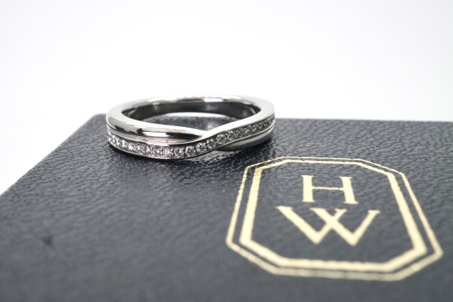 投稿記事「ハリーウィンストン トリスト ワンロウ バンドリングを買取しました！」の商品画像