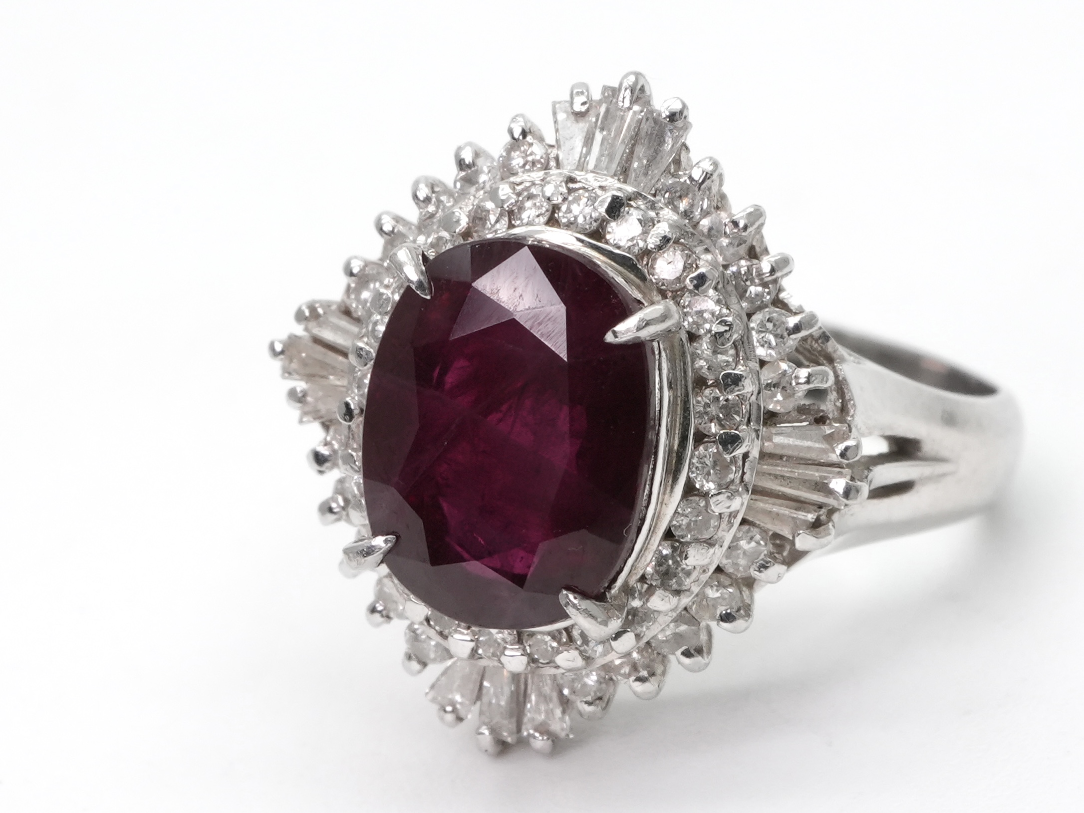 投稿記事「ルビーダイヤリング Pt900 2.94ct 0.52ctを買取しました！」の商品画像