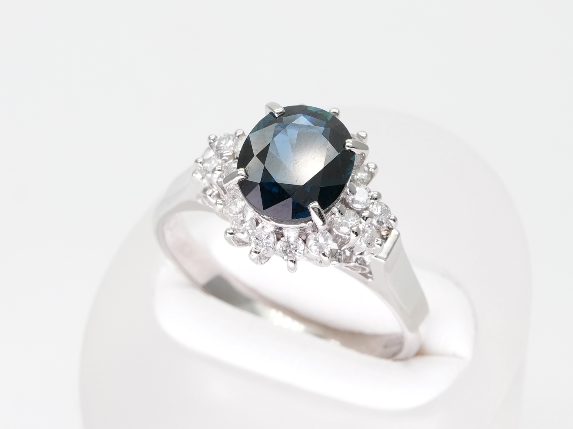 投稿記事「サファイヤ ダイヤ リング Pt900 1.82ct D0.30ctを買取しました！」の商品画像