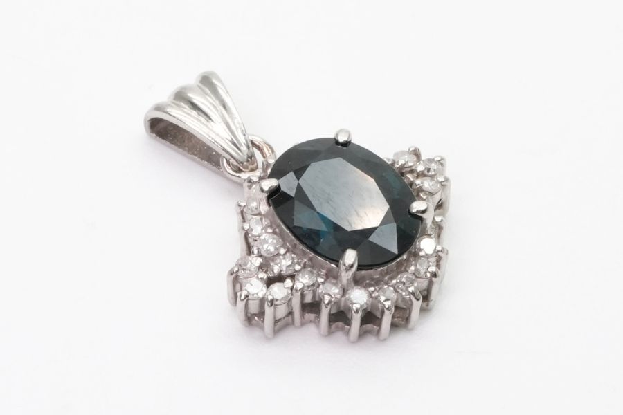投稿記事「サファイアダイヤネックレストップ Pt9001.51ct D0.2ctを買取しました！」の商品画像