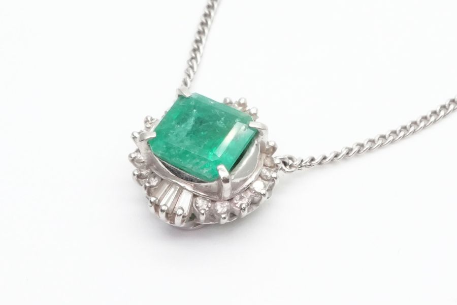 投稿記事「エメラルドダイヤネックレス Pt900/Pt8502.16ct 0.43ctを買取しました！」の商品画像