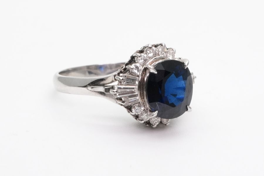 投稿記事「サファイヤダイヤリング PT900 S2.51ct D0.50ctを買取しました！」の商品画像