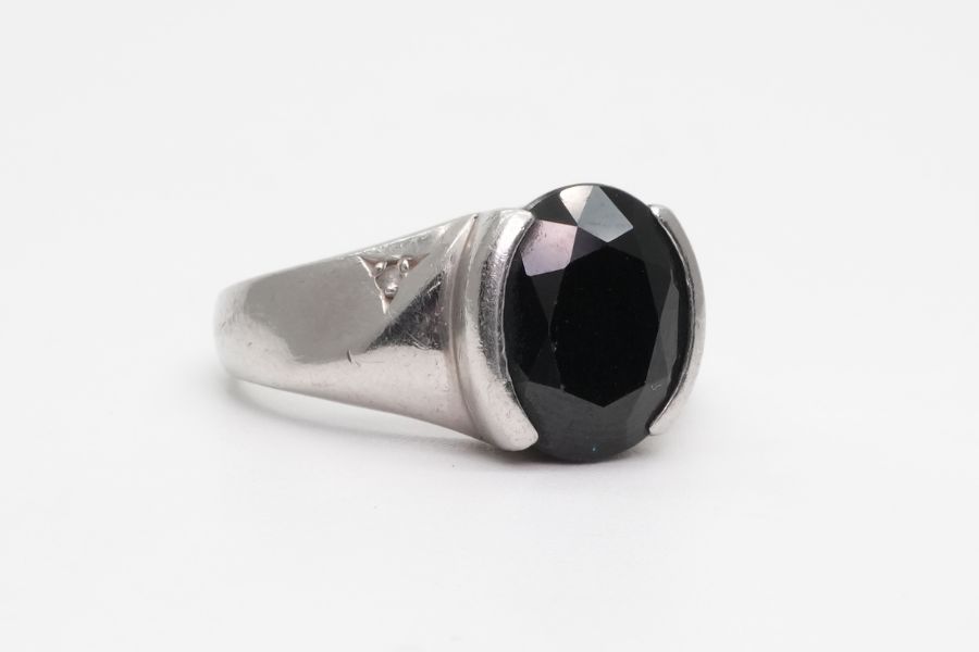 投稿記事「サファイヤダイヤリング Pt850 S5.29ct D0.01ctを買取しました！」の商品画像