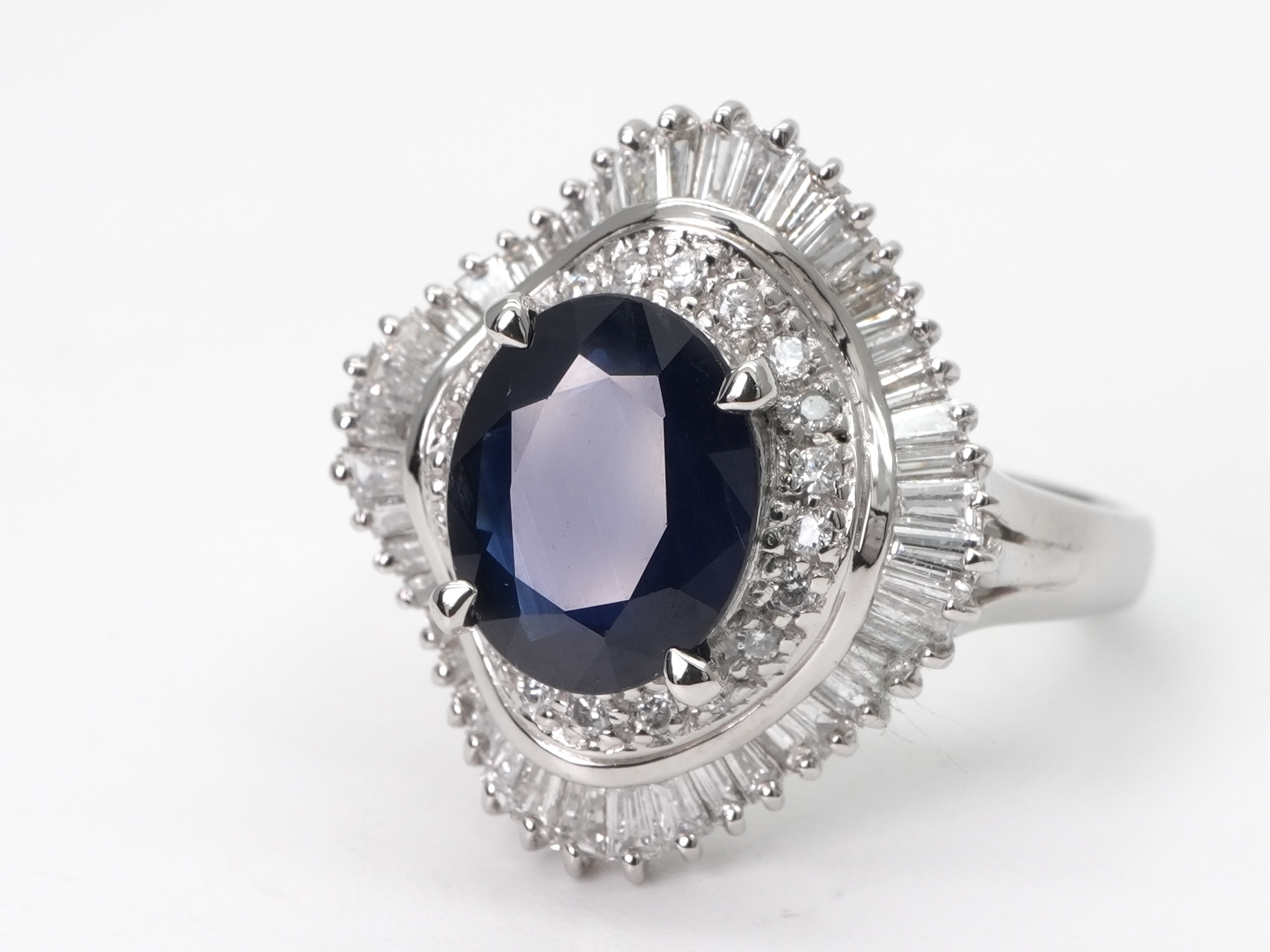 投稿記事「サファイア ダイヤリング Pt900 3.00ct 1.00ctを買取しました！」の商品画像