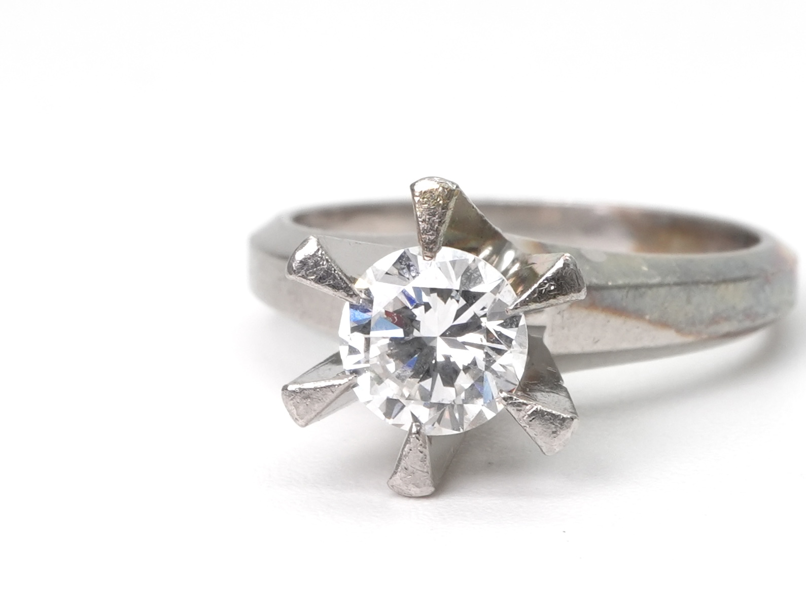 投稿記事「ダイヤ リング Pt900 0.73ctを買取しました！」の商品画像