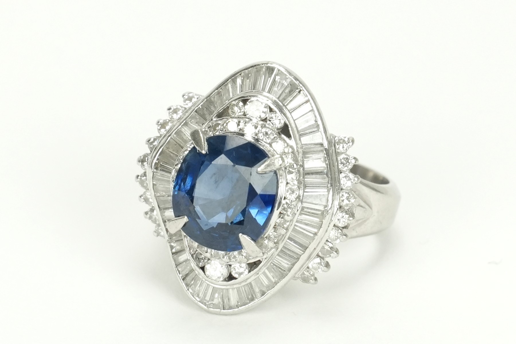 投稿記事「サファイアダイヤリング　pt900　3.65ct 　1.27ctを買取しました！」の商品画像