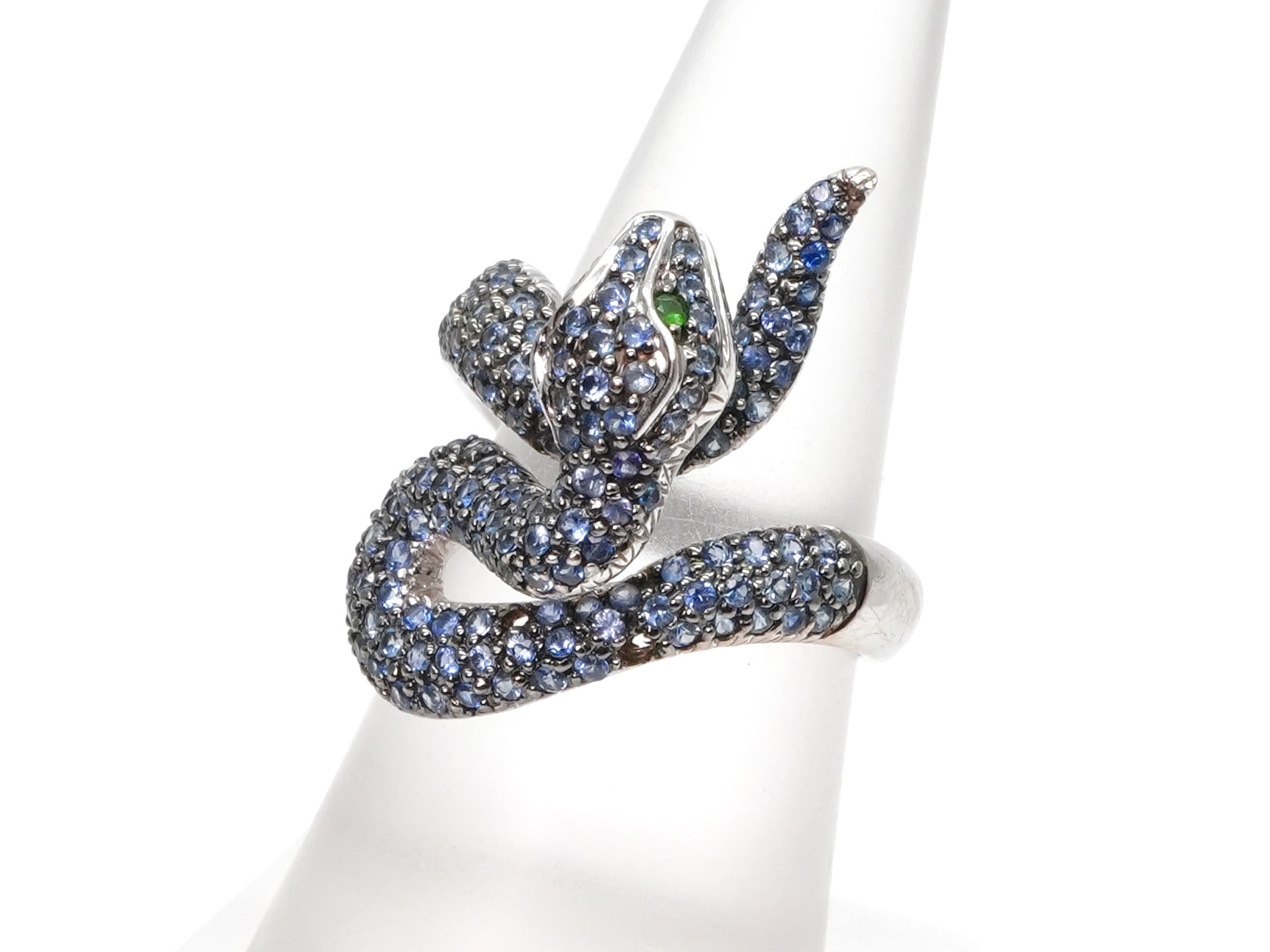 投稿記事「スネークモチーフ 色石リング k18WG 1.81ctを買取しました！」の商品画像