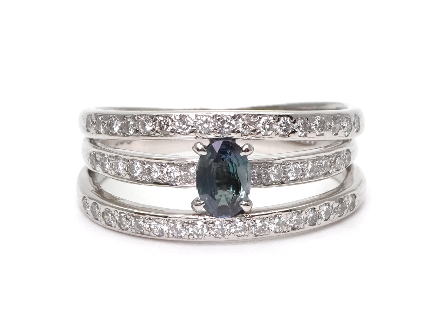 投稿記事「アレキサンドライト ダイヤリング Pt900 0.28ct 0.4ctを買取しました！」の商品画像