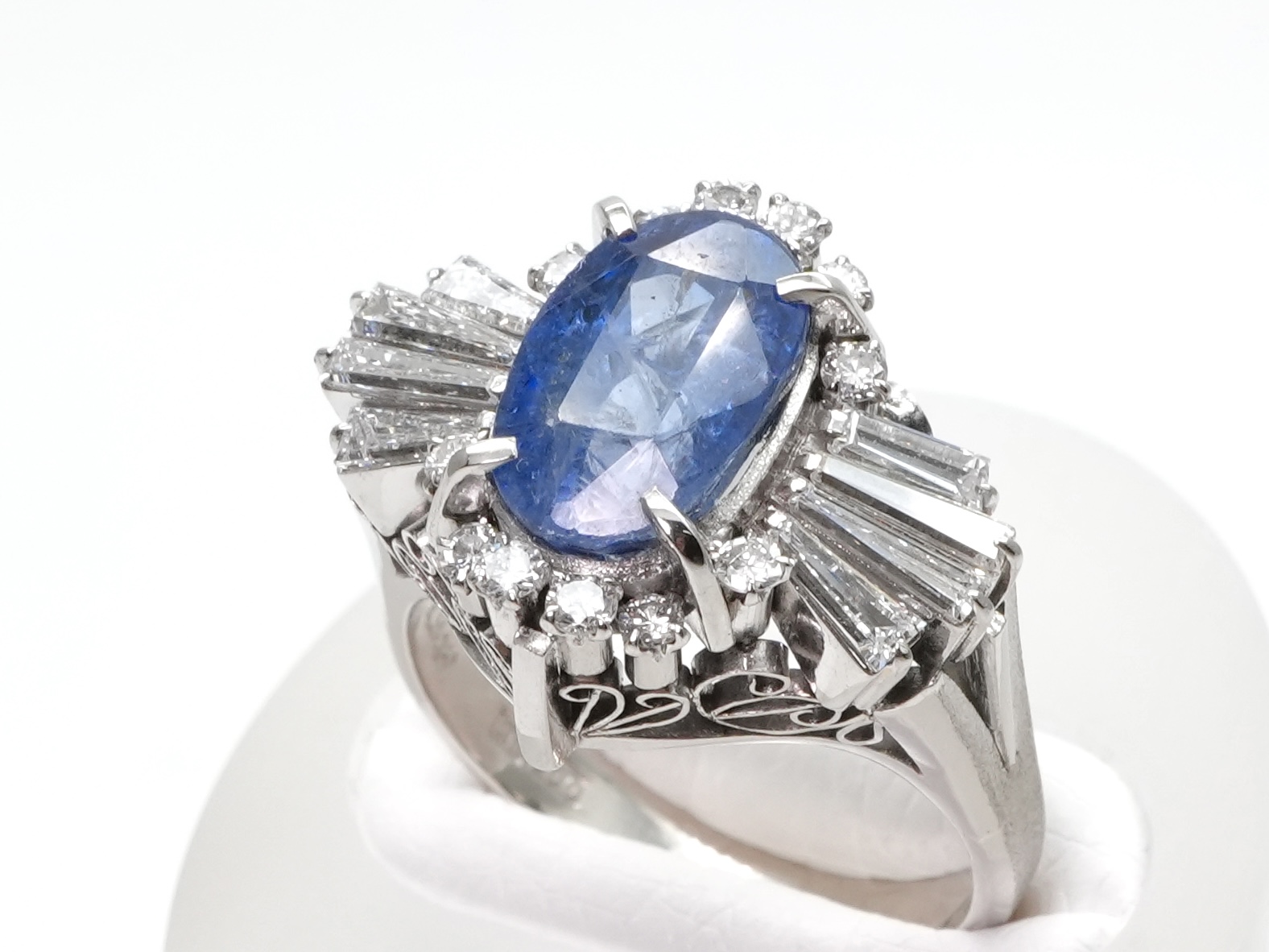 投稿記事「サファイア ダイヤ リング pt900 4.489ct 0.93ctを買取しました！」の商品画像