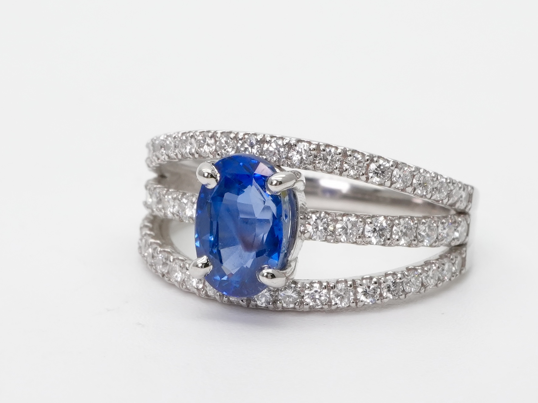 投稿記事「サファイヤ ダイヤ リング Pt900/6g 1.864ct D0.66ctを買取しました！」の商品画像