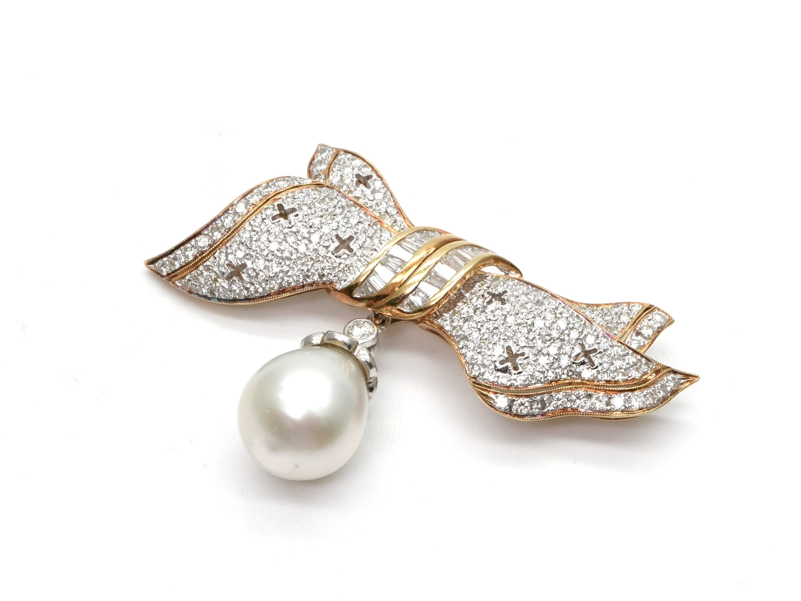 投稿記事「パール ダイヤ ブローチ リボンモチーフ 750を買取しました！」の商品画像