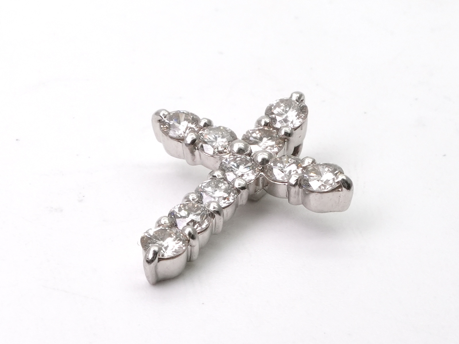 投稿記事「ダイヤ クロス トップ Pt900 1ctを買取しました！」の商品画像