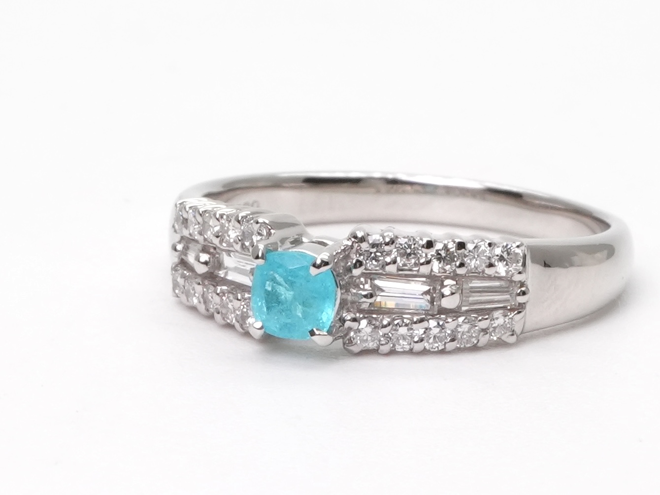 投稿記事「パライバトルマリン ダイヤ リング Pt900 0.16ct 0.36ctを買取しました！」の商品画像