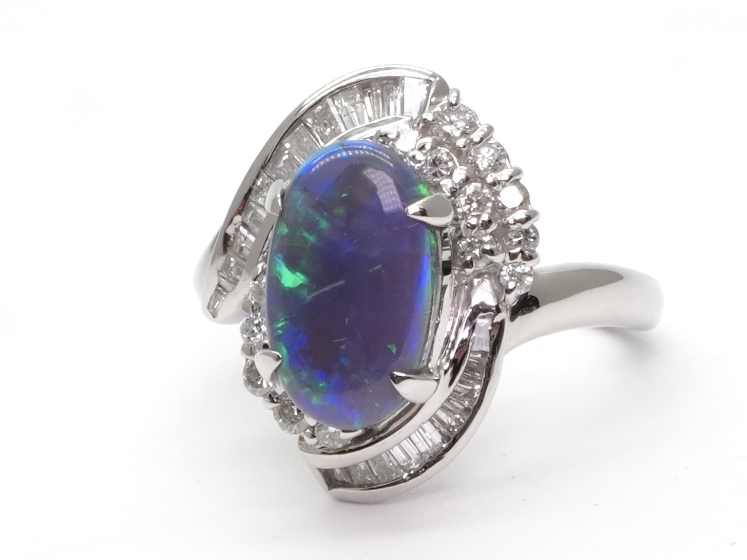 投稿記事「ブラックオパール ダイヤ リング Pt900 2.44ct 0.62ctを買取しました！」の商品画像