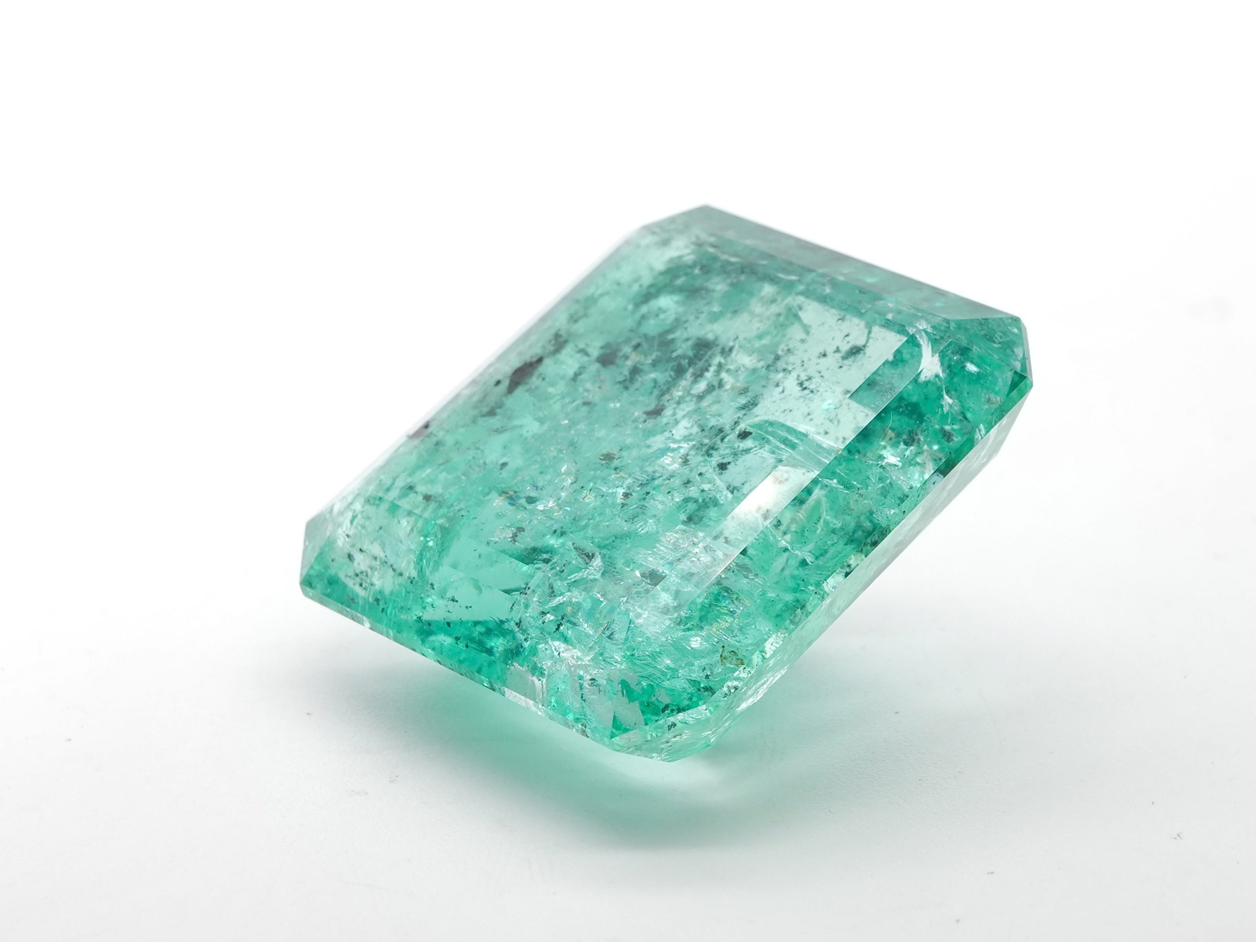 投稿記事「ルース エメラルド 123.591ct 中ソを買取しました！」の商品画像