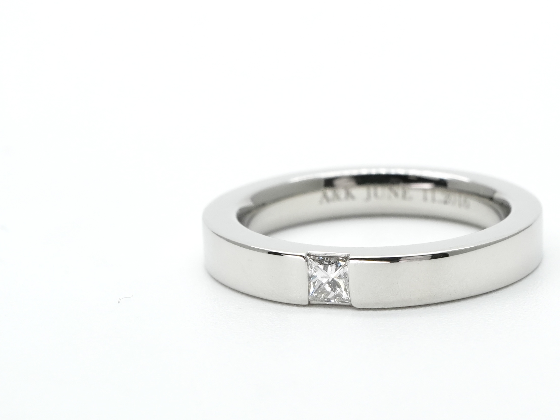 投稿記事「ハリーウィンストン プリンセスカット マリッジリングを買取しました！」の商品画像