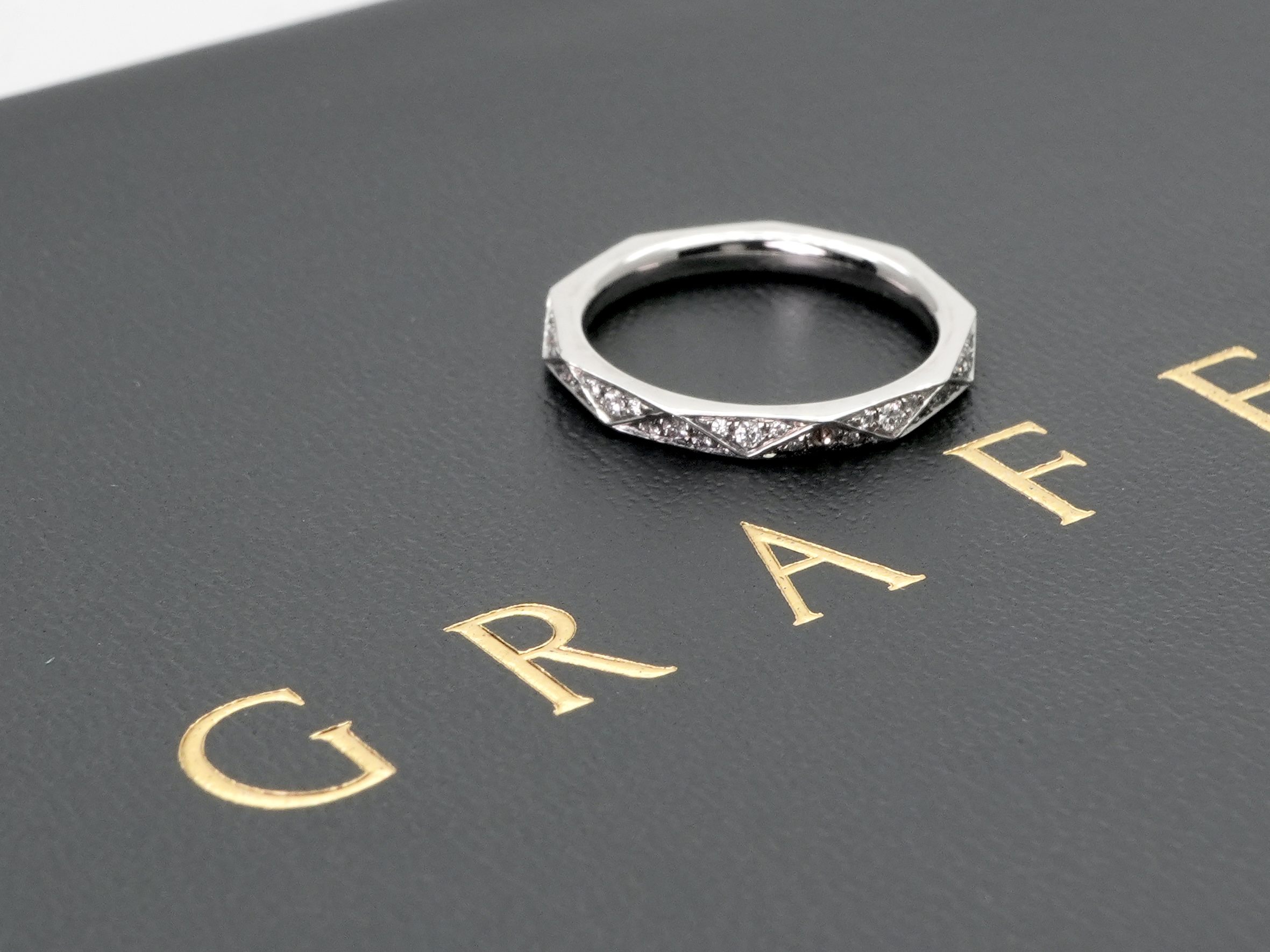 投稿記事「グラフ ローレンス グラフ シグネチャー ダイヤモンド リング を買取しました！」の商品画像