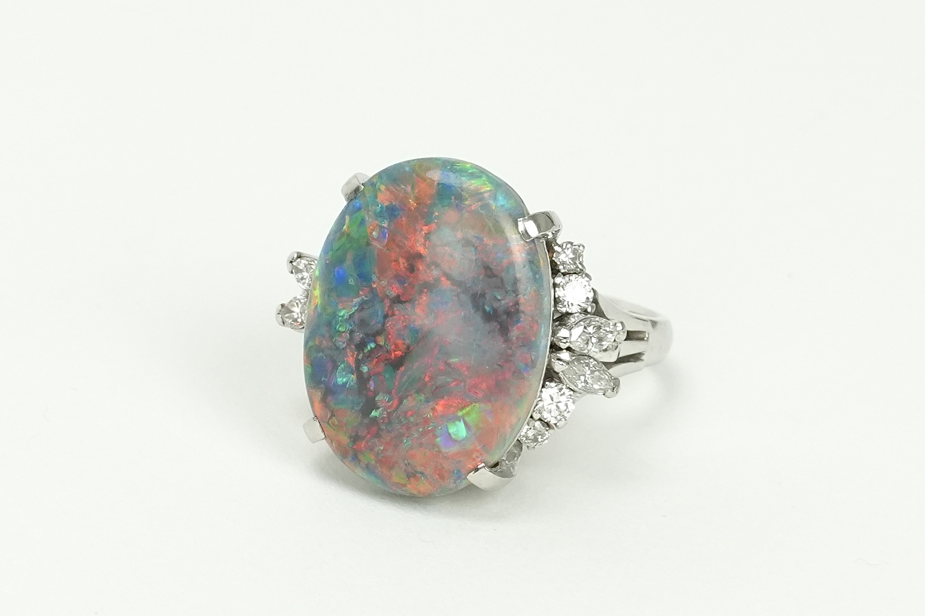 投稿記事「ブラックオパール ダイヤ リング pt900 S9.75ct D0.55ct を買取しました！」の商品画像