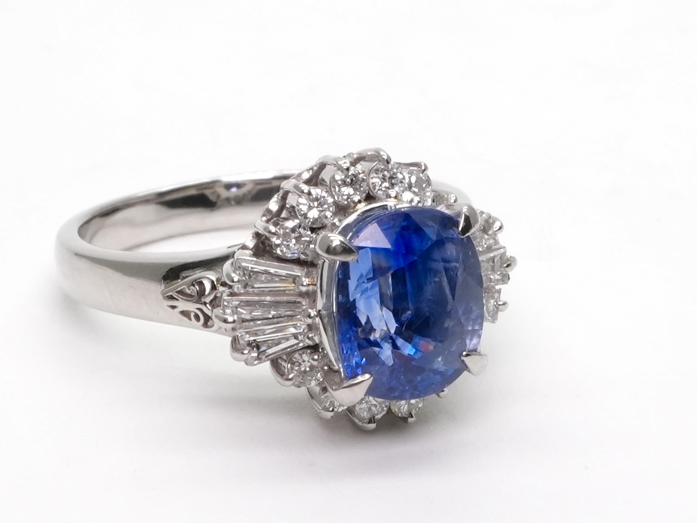 投稿記事「サファイア ダイヤ リング pt900 S3.401ct D0.66ct を買取しました！」の商品画像