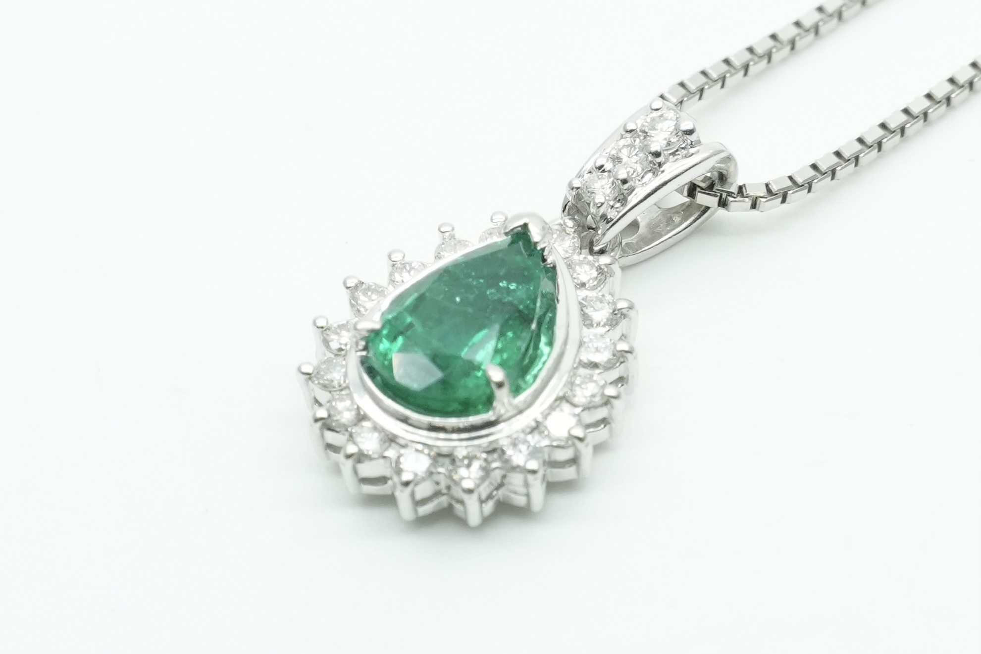 投稿記事「エメラルド ダイヤ ネックレス Pt850/Pt9001.03ct D0.32ctを買取しました！」の商品画像