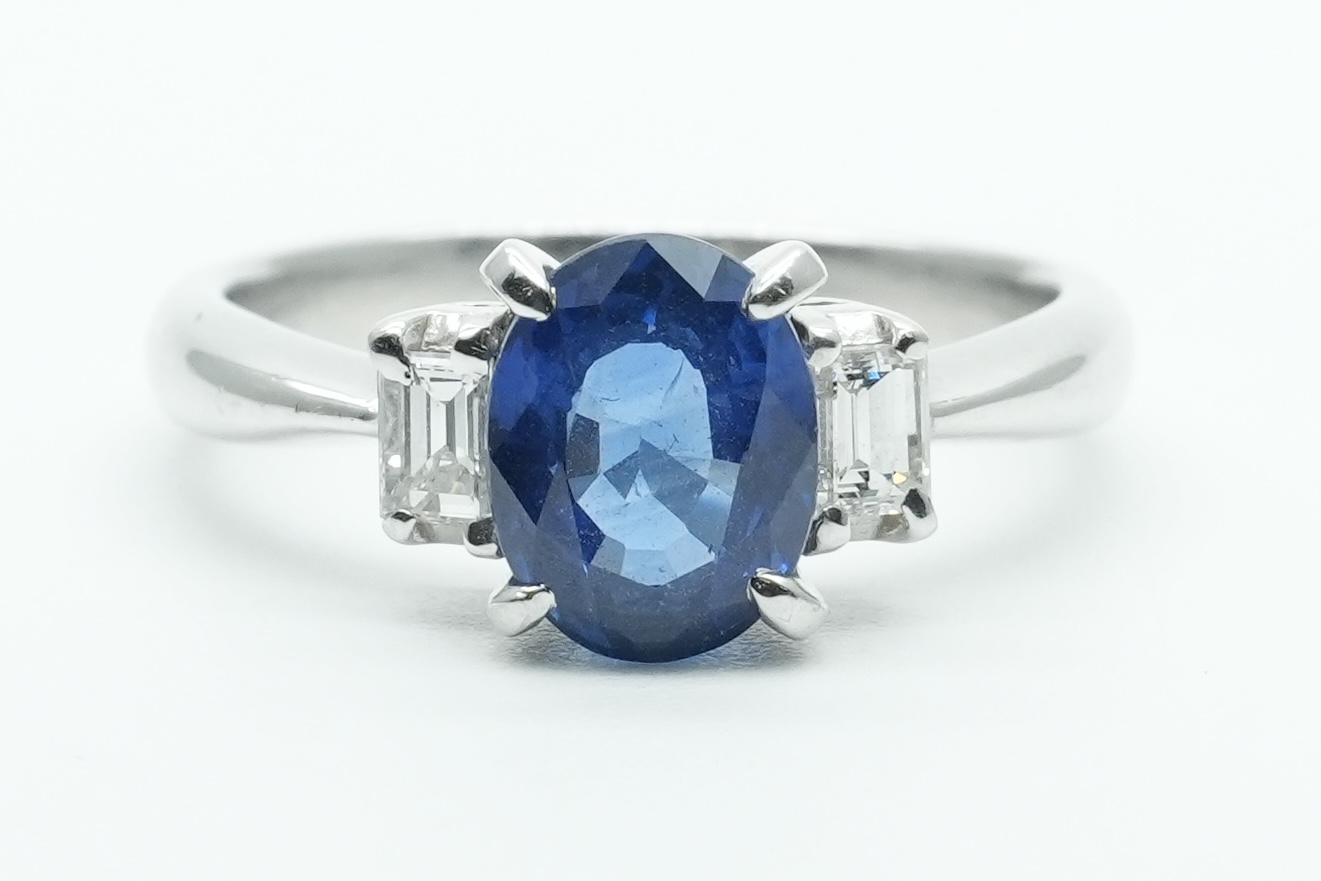 投稿記事「サファイヤ ダイヤ リング Pt900 2.31ct D0.3ctを買取しました！」の商品画像