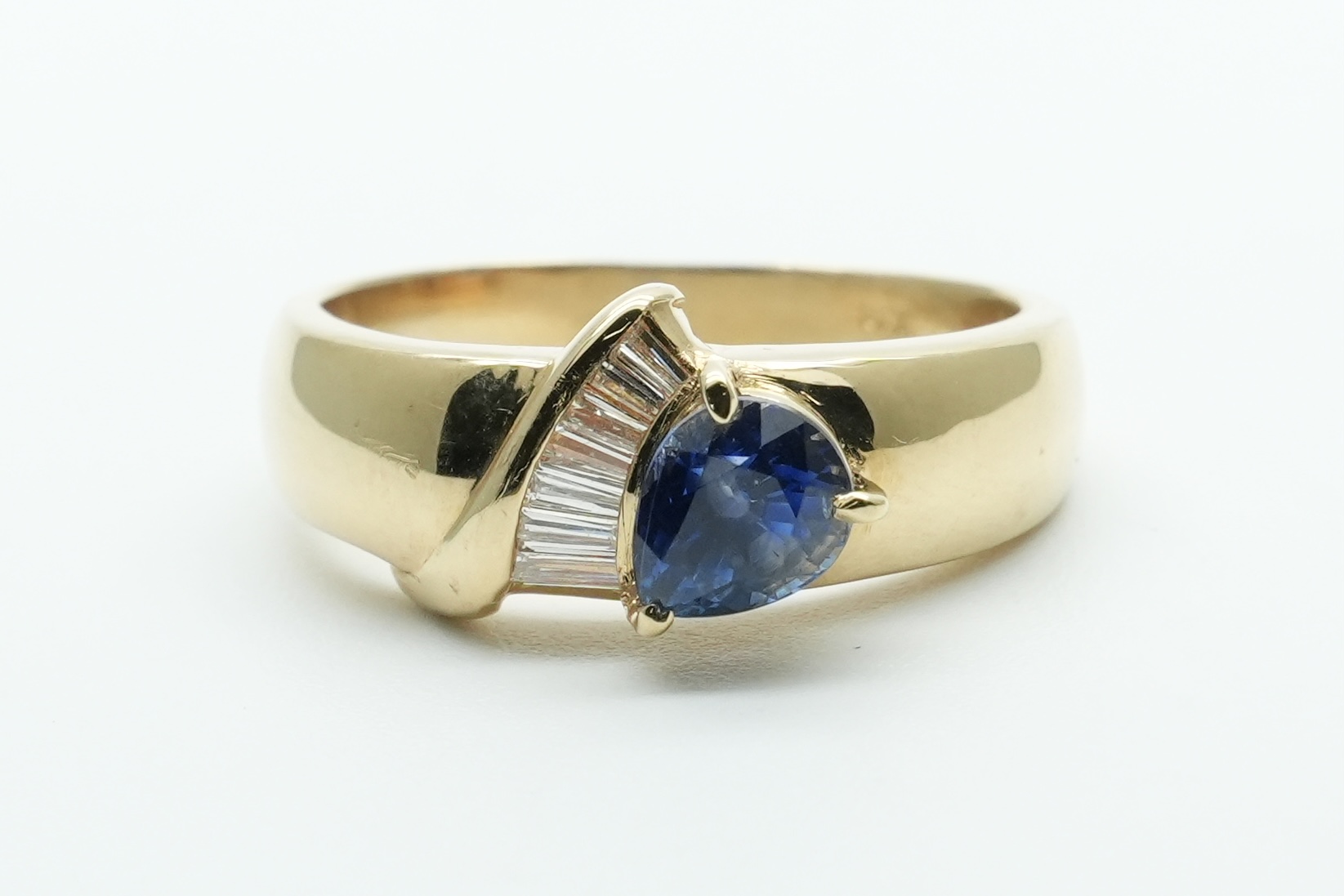 投稿記事「サファイヤ ダイヤ リング K18 1.013ct D0.18ctを買取しました！」の商品画像